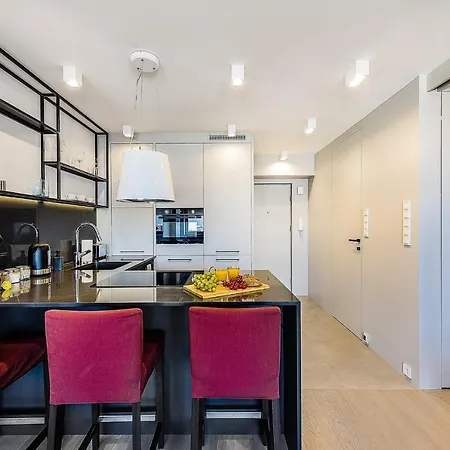 Skyline Apartment *